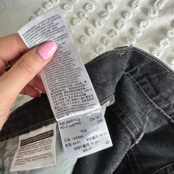 Levi's Altered Straight Cropped Jeans High Rise Black Denim Sz 26 - Picture 3 of 12